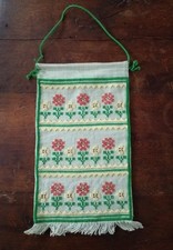 Wandbehang, gestickt, Blumen, ca. 30 cm x 18 cm