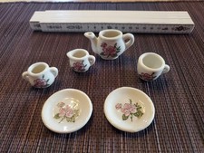 Puppengeschirr /  Porzellan  / Puppenstube / 1950 / Teeservice / Rosen / schön
