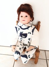 Niedliche, handgefertigte Puppe,  Babypuppe mit Strampler, ca. 60 cm, unbespielt