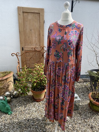 Neues fröhliches kleid - fröhliches,
