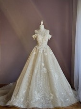 Prinzessin Brautkleid Carmen mit Pailletten & Blumen | Träger |Lange Schleppe
