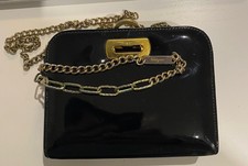 Schwarze Salvatore Ferragamo Gancini Lackleder Umhängetasche