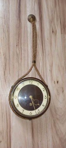 Alte mechanische wanduhr - alte, /