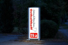 Werbepylon, ovales Design, LED beleuchtet, H=2000 mm