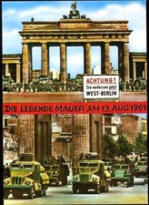 AK BERLIN, die lebende Mauer am Brandenburger Tor, gepanzerte Fahrzeuge 1961