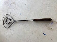 alter Teppichklopfer aus Metall mit Holzgiff ( Nussbaum ) 1850 Handarbeit Rar