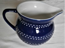 Keramik-Krug für Milch, Kefir, Buttermilch~dunkelblau mit weißen Punkten 12 cm?