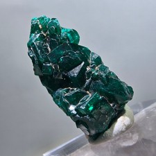 Seltene dioptas stufe - seltene,