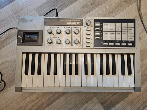 Maestro synthesizer udssr - maestro,