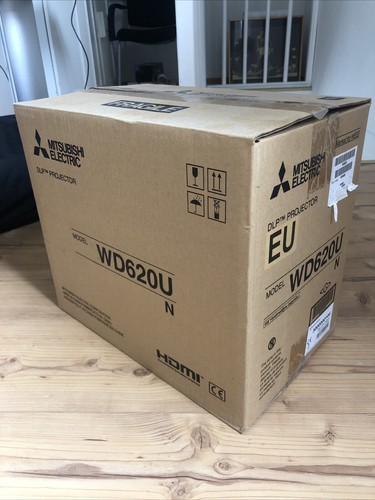 Projektor mitsubishi wd620u - projektor,