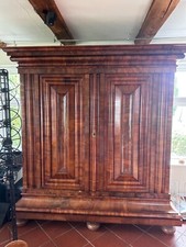 Antiker Züricher Wellenschrank Nussbaum querfurniert 18 Jh. ähnlich Frankfurter