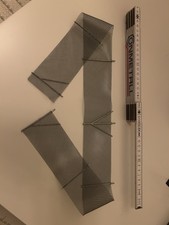 Spur 1: Maschendrahtzaun aus Metall