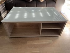 Wohnzimmer Tisch Mit Glasplatte Und 5 Fächer Aus Holz