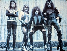 KISS POSTER 57 X 43 CM . GENE