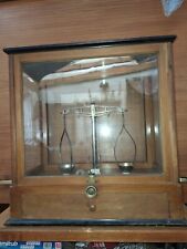 Alte Apotheken Waage Vitrine Feinwaage Apothekerwaage Vintage Schaukasten