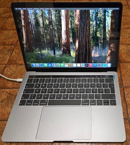 Macbook pro touch bar - pro,