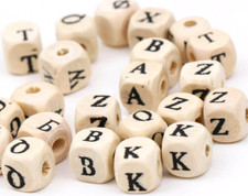 200 Buchstabenperlen Würfel