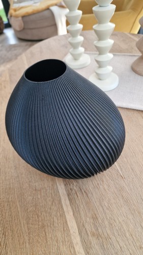 Recozy bent design vase - 2,