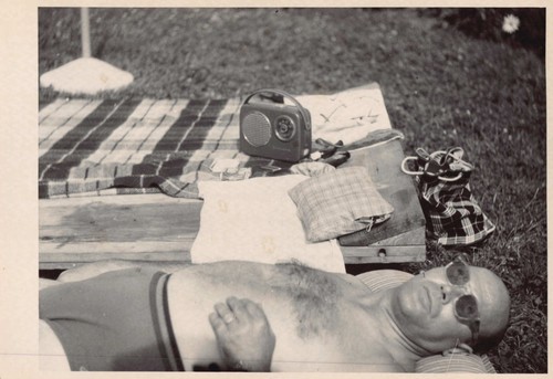 Mann mit badehose döst - mann,