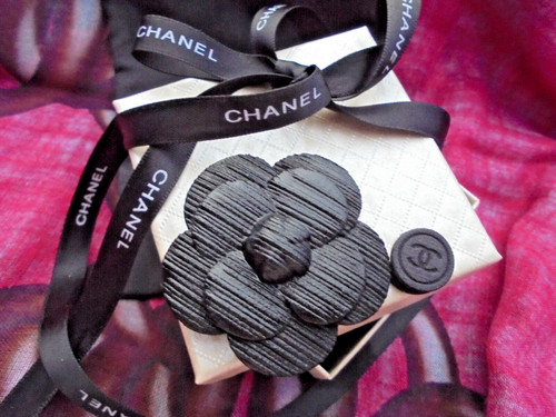 Chanel kamelie brosche - chanel, aus