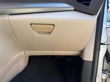 ESCAPE    2017 Glove Box