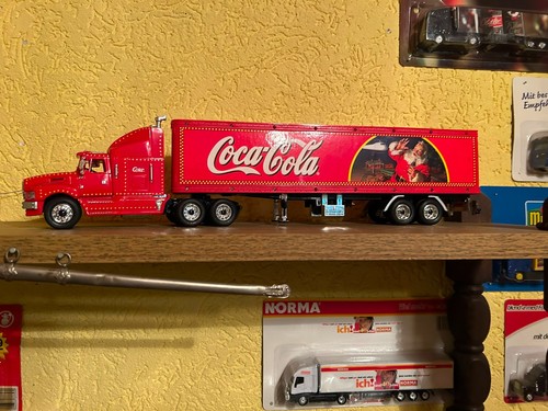 Coca cola truck santa - coca,