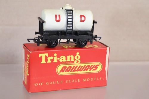 Triang r15 united dairies - united, ud
