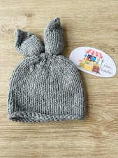 Süße graue Strickmütze mit