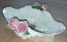 Prunkschale aus Dresdner Porzellan mit plastisch geformten  Rosen 23,5 x 18,5 cm