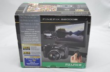 Alte Vintage FUJIFILM S2000 HD Kamera komplett im Karton