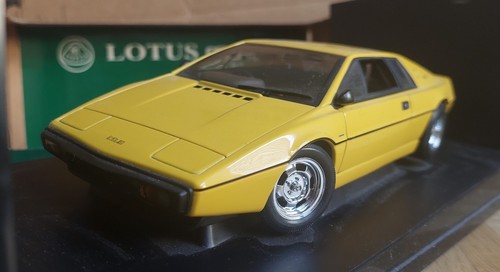 Lotus esprit type - lotus, gelb