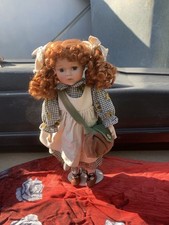 Nostalgische Porzellan-Sammlerpuppe mit Locken –Nackenprägung 700 B