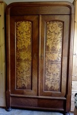 Alter Antiker Holz Kleiderschrank mit Brandmalerei - sehr selten