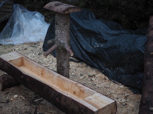 Holzbrunnen baumstamm - holzbrunnen,
