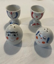 Zwei hübsche Eierbecher mit