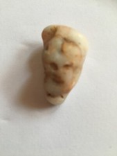 Mystischer Stein mit einem Gesicht