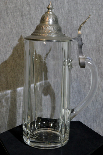 Glas bierkrug mit verziertem - bierkrug,