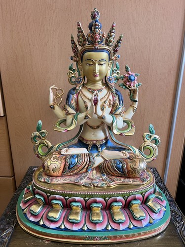 Farbig bemalte buddha statue - farbig, buddha-statue