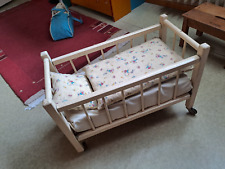 Puppenbett Holz VINTAGE 1960er Jahre, incl. Bettzeug 5 tlg. zerlegbar Rollen