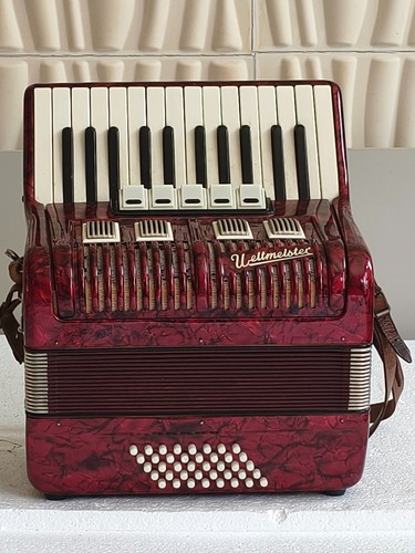 Piano accordions used music