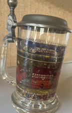 Glas bierkrug mit stadtmotiv - bierkrug,