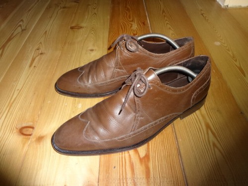 Dunkelbraune schnürschuhe von - dunkelbraune,