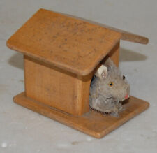 alte Spielzeug Hundehütte mit Hund und Puppenstimme Hund bellt Hundefell defekt