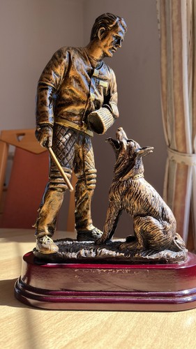 Figur helfer mit hund - mit,