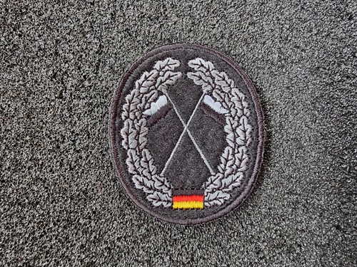 Barett abzeichen - (a30-1),