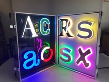 Exklusive Tischlampe Leuchtbuchstaben Leuchtreklame Buchstaben im Alukoffer