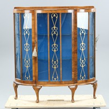 Art Deco vitrine kaukasischer