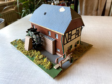 Wassermühle (alt) - Fachwerk - Eisenbahn - Spur HO - Karton - Sammlerstück 