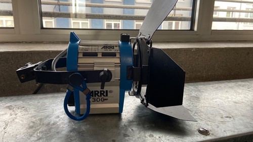 Arri 300 plus fresnel - 300,