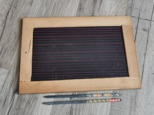 Alte kleine Schultafel Schiefertafel mit Holzrahmen und 2 Griffel 22 x 15 cm (2)